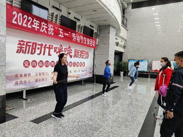 市广播电台举办《歌颂劳动美 喜迎二十大》朗诵、演唱比赛3.jpg