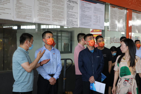 调研淮海快递电商集聚区货车司机工作环境.jpg