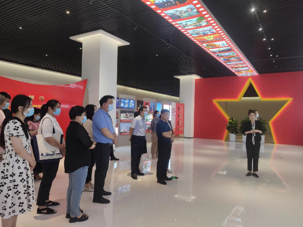 3.参观规划展览馆图片.jpg